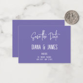 Moderne paarse QR-code trouwkaart Save the Date Notitiekaartje (Voorkant / Achterkant in situ)