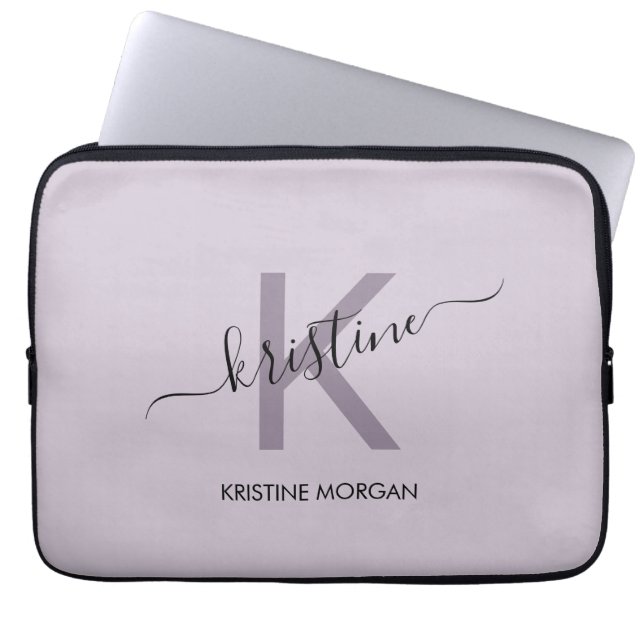 Moderne paarse scriptmonogram naam laptop sleeve (Voorkant)