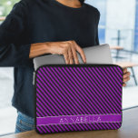 Moderne Paarse strepen Laptop Sleeve<br><div class="desc">Voeg een slank en stijlvol tintje toe aan uw technologie met deze moderne Paarse strepen laptophoes. Met een eigentijds ontwerp van gewaagde en subtiele paarse strepen straalt dit sleeve elegantie en sophisticatie uit, waardoor het de perfecte accessoire is voor werk, school of reizen. Gemaakt van hoogwaardig, lichtgewicht neopreen, biedt het...</div>