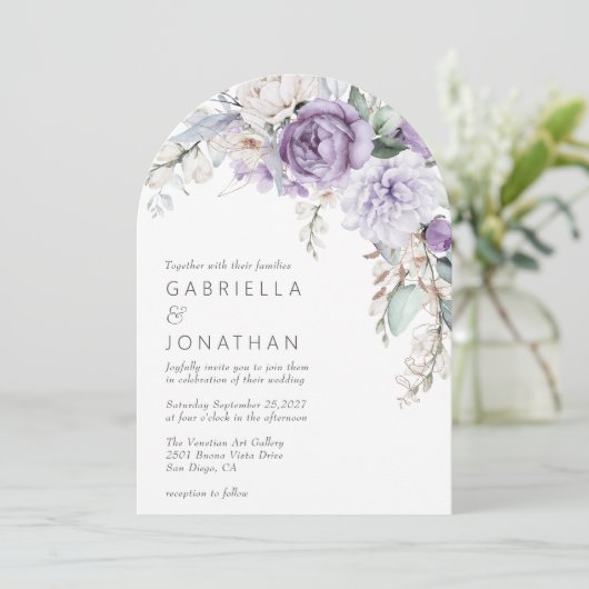 Moderne Paarse Waterverf Bloemenbruiloft Uitnodigi Kaart (Staand voorkant)