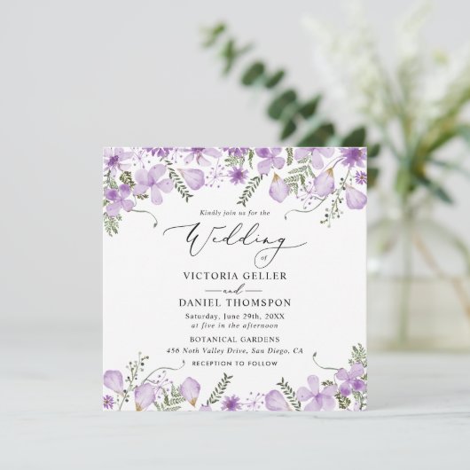 Moderne Paarse Waterverf Floral Wedding Kaart (Staand voorkant)