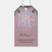 Moderne Paarse wintersneeuwvlokken Schattige Baby  Cadeaulabel (Voorkant)