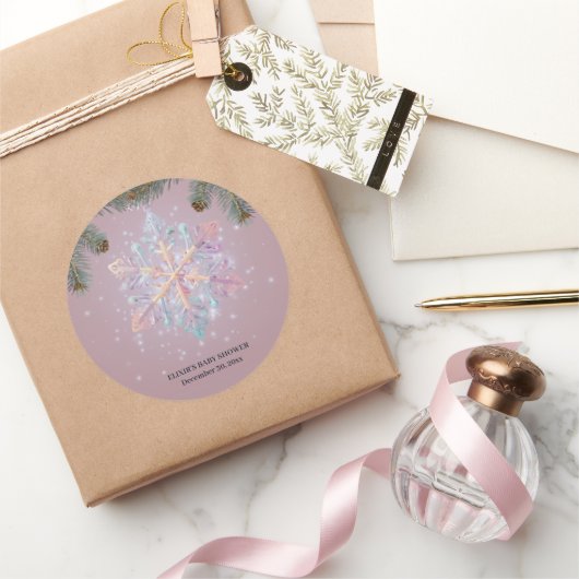 Moderne Paarse wintersneeuwvlokken Schattige Baby  Ronde Sticker (Geschenken)