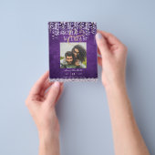 Moderne Paarse Wisteria Kant Bruiloft Flyer (Hand)