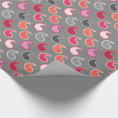 Moderne Paisley-patroon, koraal, roze op grijs / g Cadeaupapier (Hoek)