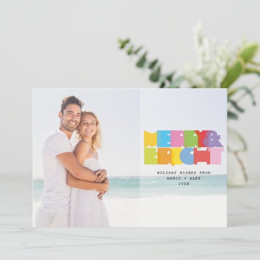 Moderne paren foto Merry en Bright Feestdagenkaart (Staand voorkant)