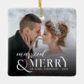 Moderne Pas getrouwd Getrouwd & Vrolijk Kerstfeest Keramisch Ornament (Voorkant)