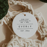 Moderne Pas getrouwd ornament Pas getrouwd Eenvoud<br><div class="desc">Dit moderne,  minimalistische,  nieuwe ornament heeft een eenvoudig lettertype en een schoon ontwerp. Geef alle tekst,  doopvont,  en kleuren uit om dit minimalistische nieuw gelaagde ornament te maken uw eigen persoonlijke stijl en voorkeur passen!</div>