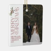 Moderne pasgetrouwden Eerste kerstmis na het huwel Keramisch Ornament (Rechts)