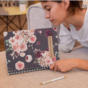 Moderne pastbloemen en gepersonaliseerde Kraft-cad Notitieboek