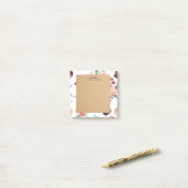 Moderne pastbloemen en gepersonaliseerde Kraft-cad Post-it® Notes (Op bureau)