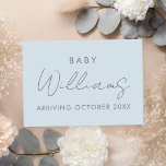 Moderne Pastel Blue-minimalistische zwangerschap Aankondiging<br><div class="desc">Moderne pastelblauwe,  gepersonaliseerde naambordjes voor zwangerschappen. Laat je vrienden en familie weten dat je verwacht met dit elegante,  minimale design.</div>
