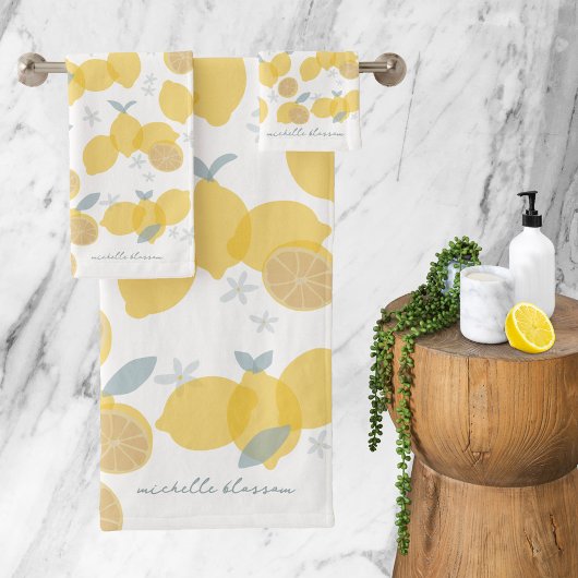 Moderne Pastel Citrus Lemons Monogram Script Bad Handdoek