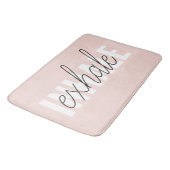 Moderne Pastel Roze Inhale Exhale Quote Badmat (Gekanteld)