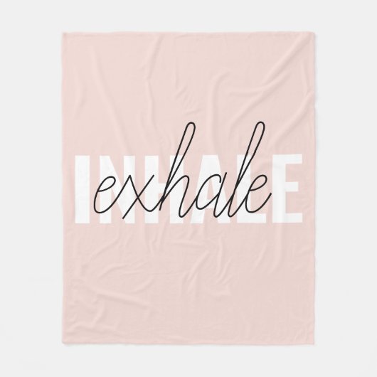 Moderne Pastel Roze Inhale Exhale Quote Fleece Deken (Voorkant)