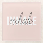 Moderne Pastel Roze Inhale Exhale Quote Glazen Onderzetter (Voorkant)