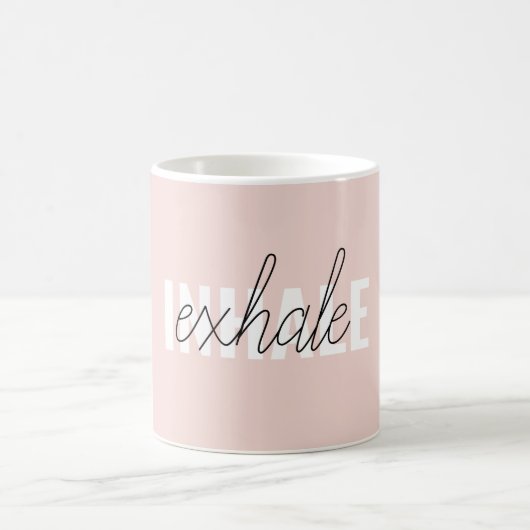 Moderne Pastel Roze Inhale Exhale Quote Koffiemok (Center)