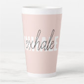 Moderne Pastel Roze Inhale Exhale Quote Latte Mok (Voorkant)