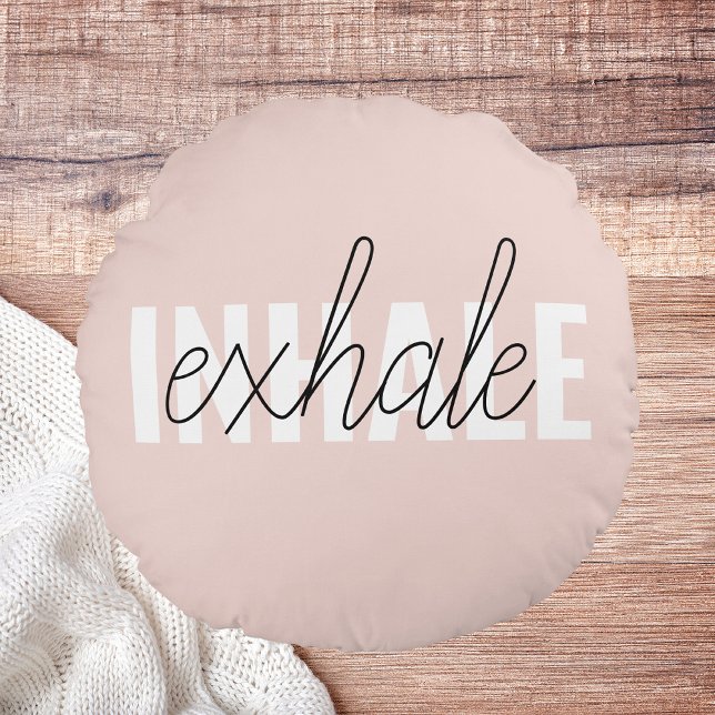 Moderne Pastel Roze Inhale Exhale Quote Rond Kussen (Creator heeft geüpload)