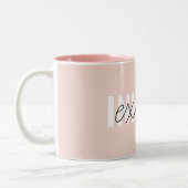 Moderne Pastel Roze Inhale Exhale Quote Tweekleurige Koffiemok (Links)