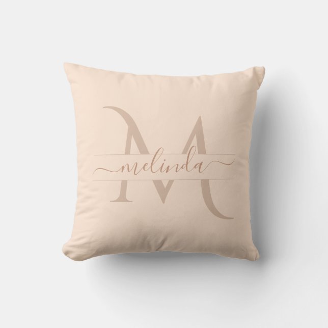 Moderne Pastel Roze Monogram Script Naam Vrouwelij Kussen (Voorkant)