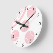 Moderne Pastel Roze Tennisbal Racket Ronde Klok (Hoek)