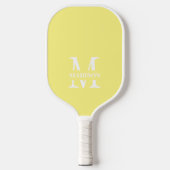 Moderne pastelgele minimalistische monogramnaam pickleball paddle (Voorkant)