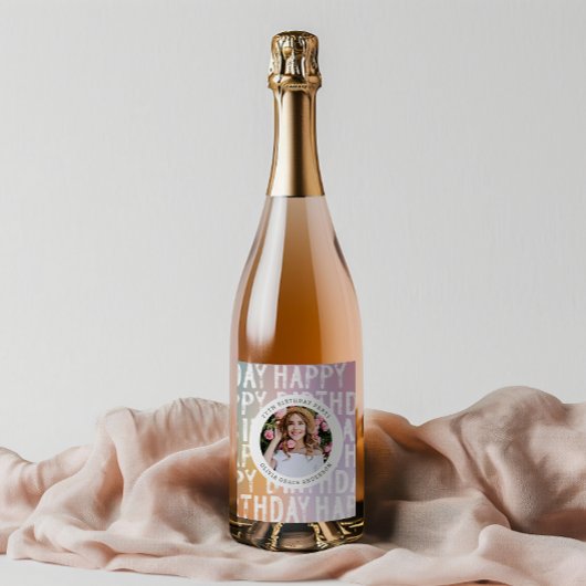 Moderne pastelroze fotoverjaarfeest wijn etiket