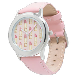 Moderne pastroze en rode lipstick, meisje horloge