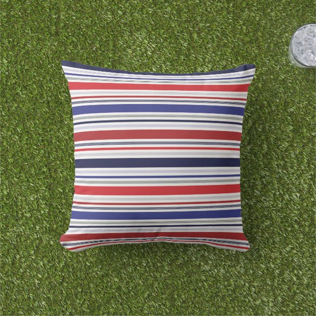 Moderne Patriottische Rood Wit Blauwe Strepen Buitenkussen (Gras)