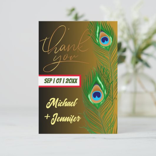 Moderne pauwenveer gouden zwarte aangepaste bruilo bedankkaart (Staand voorkant)