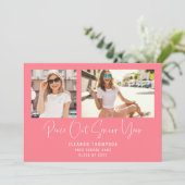 Moderne Peace Out 2 Foto 2022 Afstuderen roze Aankondiging (Staand voorkant)