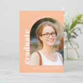 Moderne Peach Arch Foto 2024 Afstuderen Aankondiging (Staand voorkant)