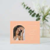 Moderne Peach Arch Foto QR Code Sla de datum op P Briefkaart (Staand voorkant)