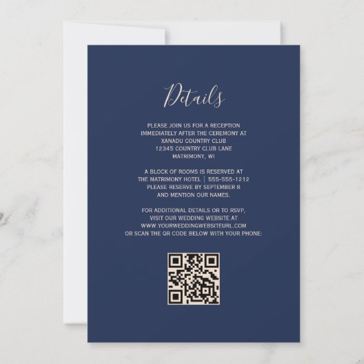Moderne Peach Glitter Navy Blue QR Code Wedding Kaart (Achterkant)