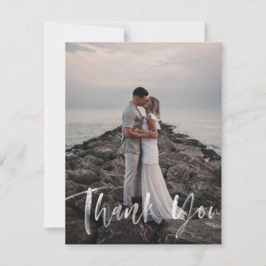 Moderne penseelkalligrafie-script bruiloft foto bedankkaart (Voorkant)