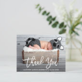 Moderne penseelscript nieuwe baby bedankt wat briefkaart (Staand voorkant)