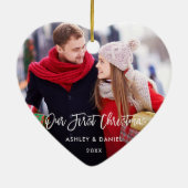 Moderne penseelscript Ons eerste kerstpaar H Keramisch Ornament (Achterkant)