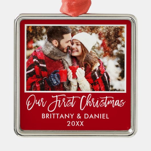 Moderne penseelscript ons eerste kerstpaar rood metalen ornament (Voorkant)