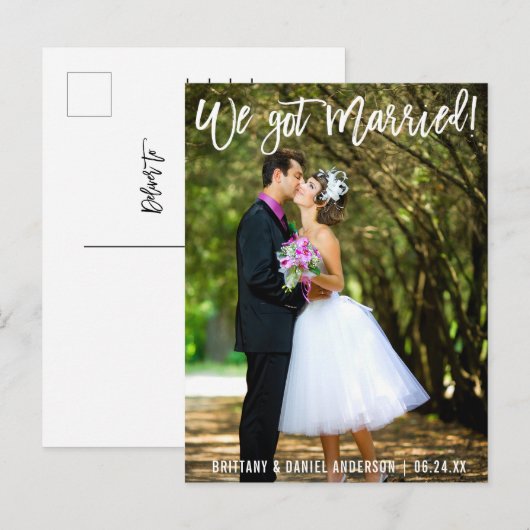 Moderne penseelscript We hebben een gehuwde paarse Briefkaart (Voorkant / Achterkant)