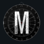 Moderne persoonlijke badmonogram en naam dartbord<br><div class="desc">Modern Monogram ontwerp met gepersonaliseerde monogram letter "M" en een naam in de moderne vetgedrukte sans serif lettertypestijl.

Perfect cadeau voor hem,  vaderdag cadeau en nog veel meer.</div>