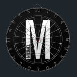 Moderne persoonlijke badmonogram en naam dartbord<br><div class="desc">Modern Monogram ontwerp met gepersonaliseerde monogram letter "M" en een naam in de moderne vetgedrukte sans serif lettertypestijl.
Perfect cadeau voor hem, vaderdag cadeau en nog veel meer.</div>