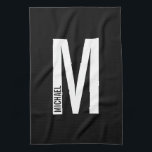 Moderne persoonlijke badmonogram en naam theedoek<br><div class="desc">Modern Monogram ontwerp met gepersonaliseerde monogram letter "M" en een naam in de moderne vetgedrukte sans serif letterstijl.</div>