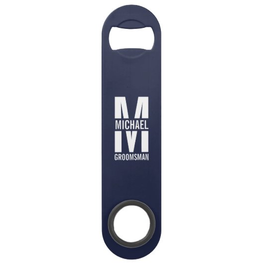 Moderne Persoonlijke Bruidsjonker Monogram en Naam Speed Flessenopener (Voorkant)