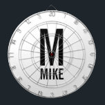 Moderne persoonlijke monogram en naam dartbord<br><div class="desc">Modern Black and White Bold Monogram Design met gepersonaliseerde monogram en naam in een moderne vetgedrukte sans serif lettertypestijl.

Unieke gave voor vader,  echtgenoot,  grootouders en nog veel meer.
Ook perfect als moderne 'loft/minimalist home decor'-accessoires,  verjaardagsgeschenk,  vakantiegeschenk,  cadeau voor gezinshereniging,  cadeau voor het huishouden en cadeau bij speciale gelegenheden.</div>