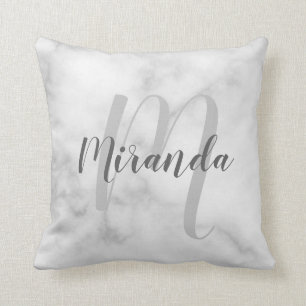Moderne persoonlijke monogram en naam witte marmer kussen