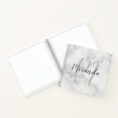 Moderne persoonlijke monogram en naam witte marmer notitieboek (Binnen)