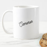 Moderne persoonlijke naam koffiemok<br><div class="desc">Het gepersonaliseerde ontwerp van de douanenaam in een moderne doopvont.</div>