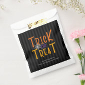 Moderne persoonlijke Trick or treat monogram Bedankzakje (Gezegeld)