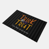 Moderne persoonlijke Trick or treat monogram Deurmat (Schuin)